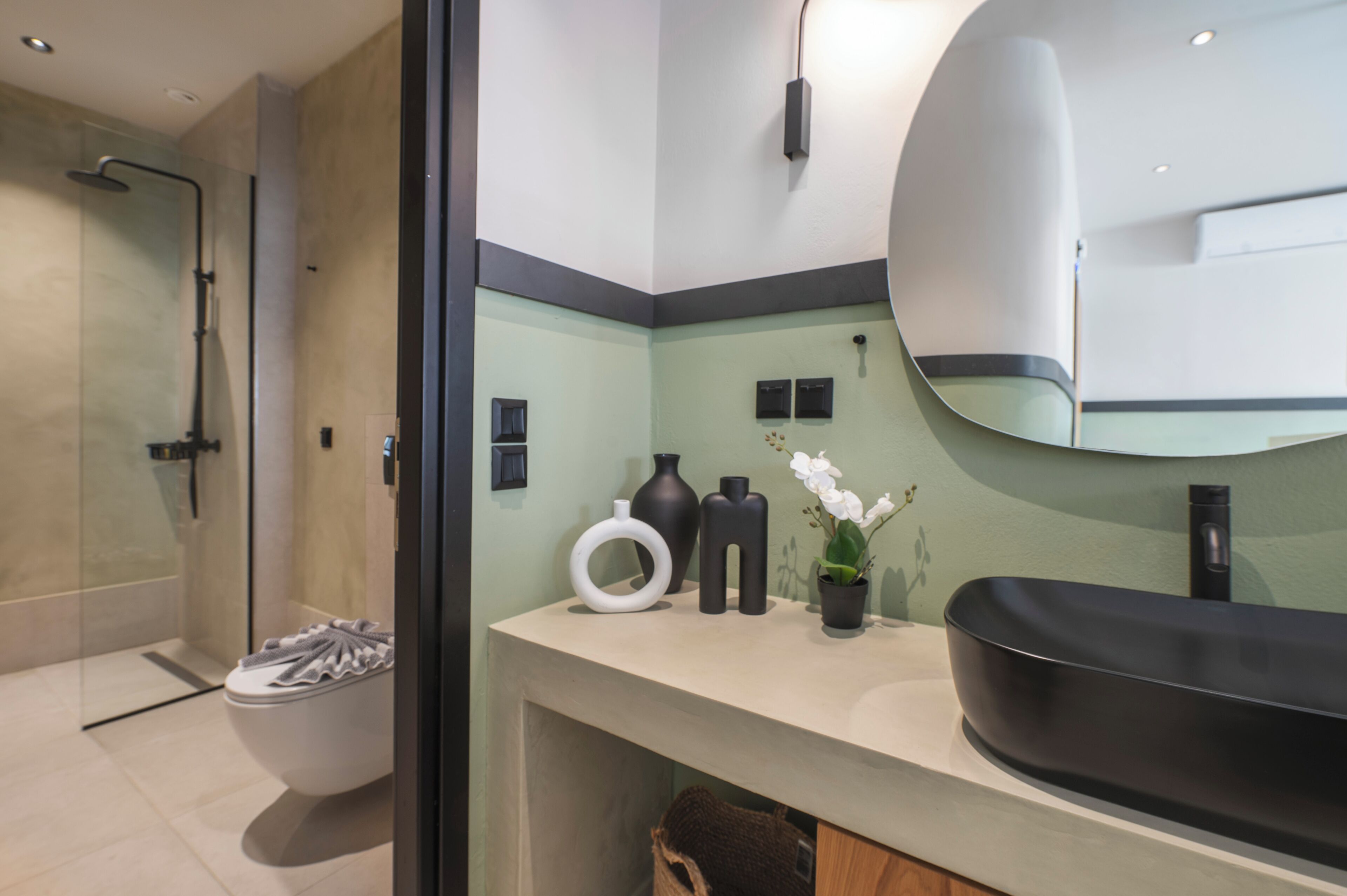 Studio | Bathroom | Hair dryer, towels