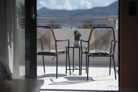 Tabla de planchar con plancha, wifi gratis y ropa de cama