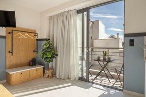 Tabla de planchar con plancha, wifi gratis y ropa de cama 