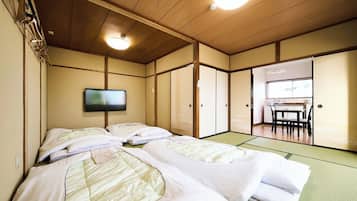 1 bedroom, desk, free WiFi, bed sheets