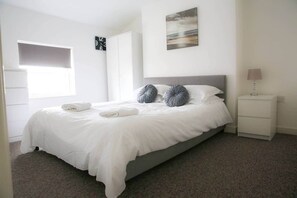 2 bedrooms, desk, iron/ironing board, free WiFi