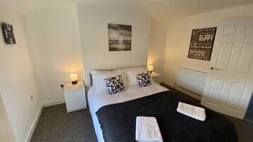 2 bedrooms, desk, iron/ironing board, free WiFi