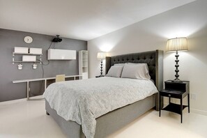 2 bedrooms, desk, WiFi