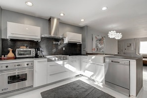 Private kitchen - Sooo Scottsdale 2 Bdrm 2 Ba & Garage! (Scottsdale)
