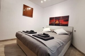 1 bedroom, WiFi, bed sheets