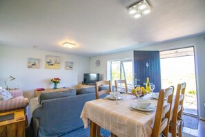 Dining - Ebb n Flow – Close to Beach – Winchelsea Beach (Winchelsea Beach)