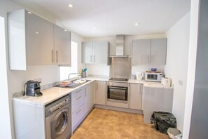 Kühlschrank, Mikrowelle, Ofen, Toaster