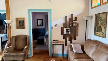 智能电视、书、立体声音响