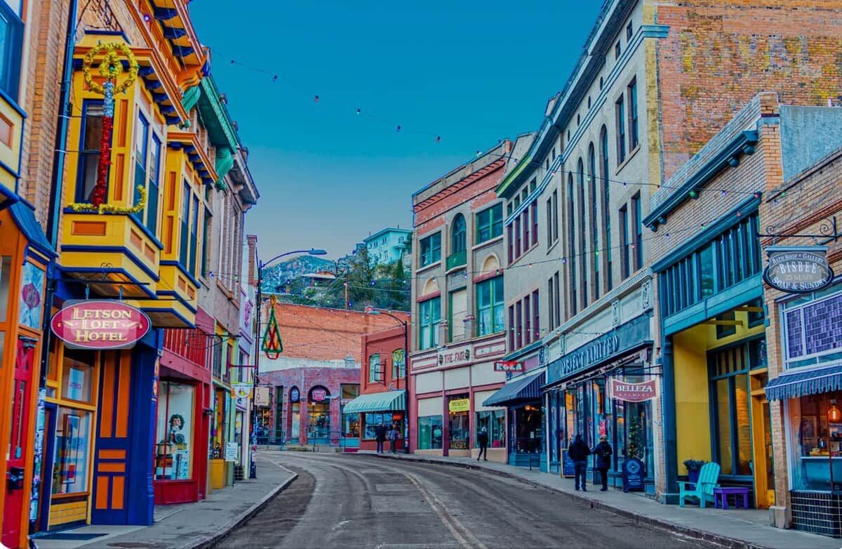 A street with buildings, including a hotel named 'Leiston Hotel' and a store named 'BISBEE.'