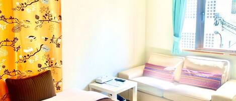 1 habitación, escritorio, wifi gratis y ropa de cama