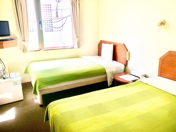 1 bedroom, desk, free WiFi, bed sheets - Nonsmoking TwinHotel Happy Holiday Ishigakijima / Ishigaki Okinawa (Ishigaki)