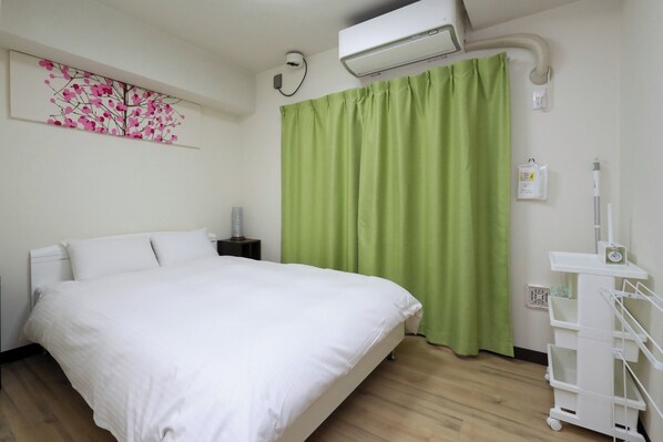 2 chambres, bureau, fer et planche à repasser, accès au Wi-Fi (inclus)