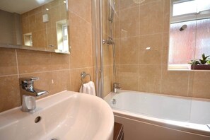 Shower, hair dryer - Luxurious Victorian Home by the sea - Myana House (Lowestoft)