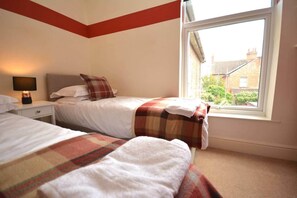 3 dormitorios, tabla de planchar con plancha, wifi gratis y ropa de cama