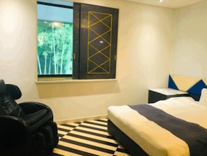 1 habitación, escritorio, tabla de planchar con plancha y wifi gratis