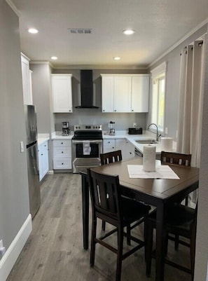 Private kitchen - Home near SAP Center & Downtown San Jose
(San Jose)
