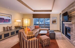 Living area - Club Wyndham @ Avon Ski Resort- Presidental 2BD/2BA (Avon)