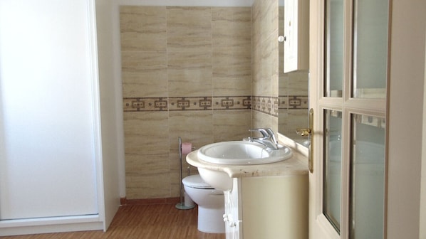Shower, towels