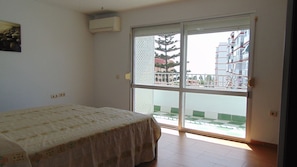 2 bedrooms, iron/ironing board, bed sheets