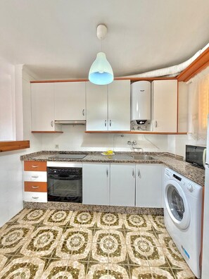 Fridge, microwave, oven, coffee/tea maker
