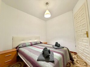 2 bedrooms, iron/ironing board, bed sheets