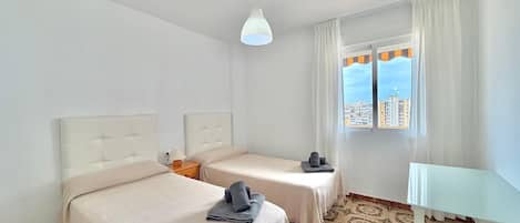 2 bedrooms, iron/ironing board, bed sheets