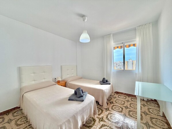 2 bedrooms, iron/ironing board, bed sheets