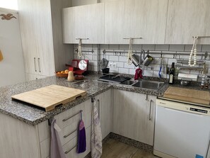 Frigorifero, microonde, forno, lavastoviglie