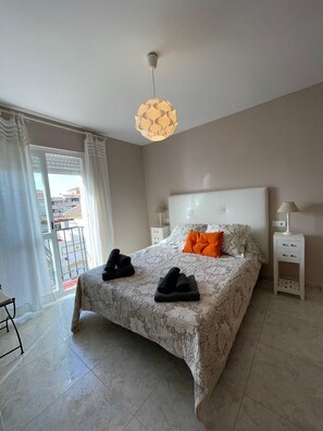 3 bedrooms, iron/ironing board, bed sheets