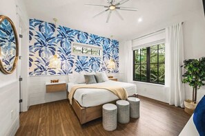6 bedrooms, desk, iron/ironing board, free WiFi - 60ft. Water Slide - Golf Simulator - Mini Golf (Sarasota)
