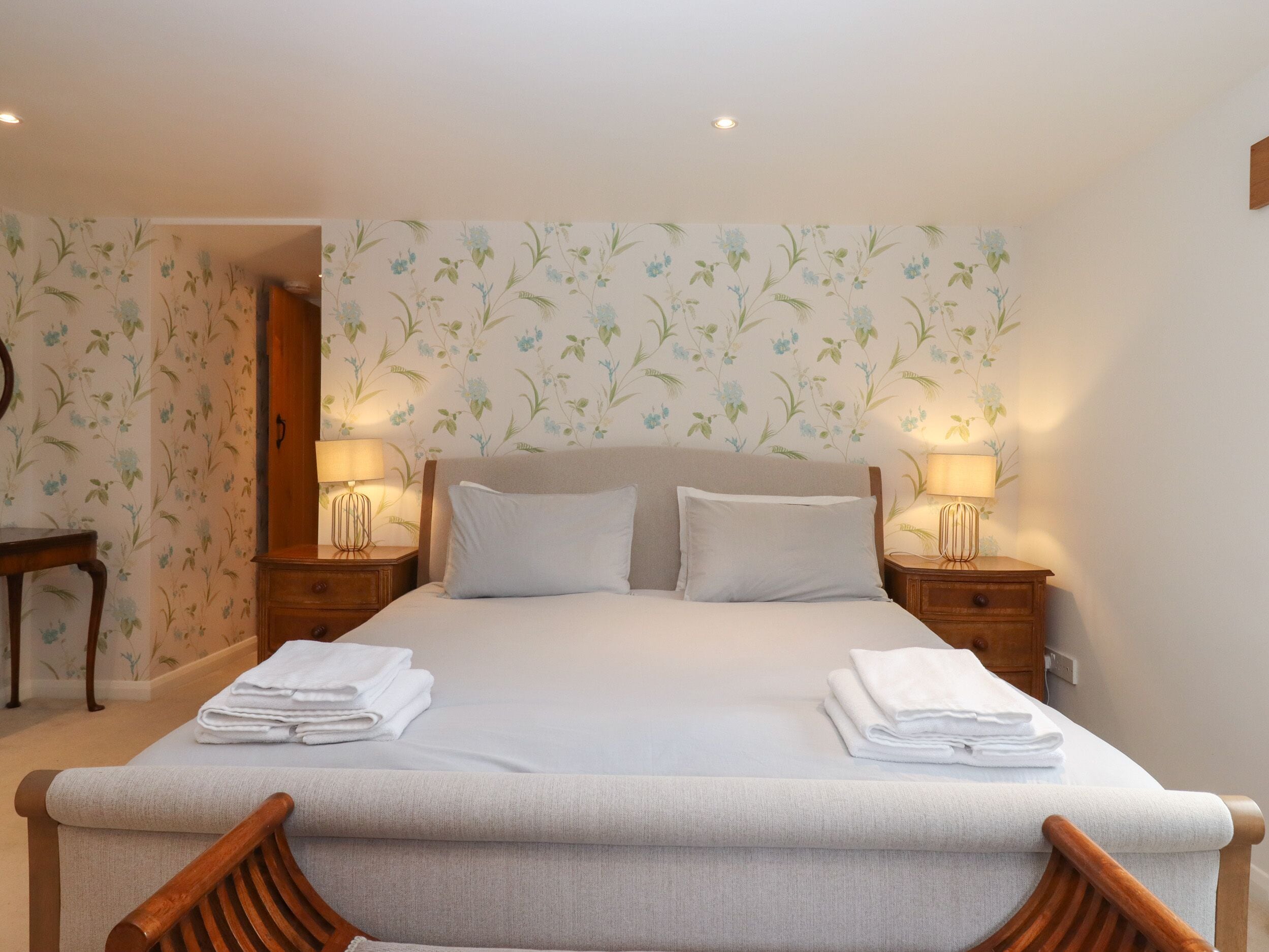 5 bedrooms, individually decorated, individually furnished, free WiFi