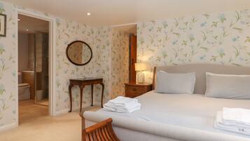 5 bedrooms, individually decorated, individually furnished, free WiFi