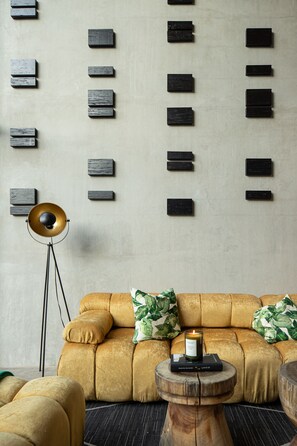 Design Villa | Living area | 42-inch Smart TV with cable channels, Netflix, streaming services - CASA DOM by HOLT (San Miguel de Allende)