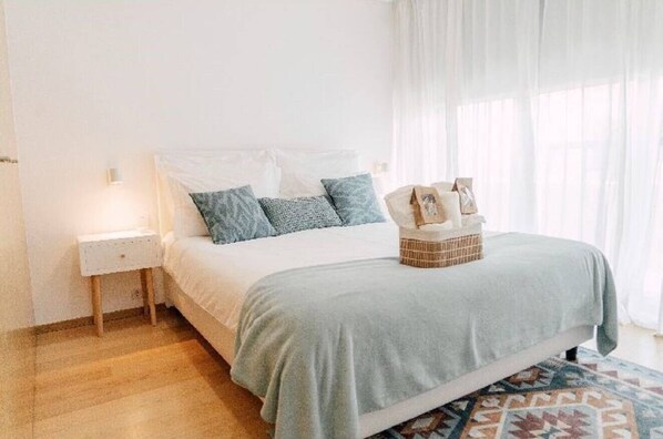 1 bedroom, iron/ironing board, Internet, bed sheets - Oporto Yellow Apartments 107 (Porto)