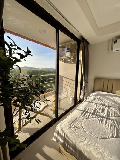 Hillside Sunrises Space - 5 minutes to Maikhao Beach