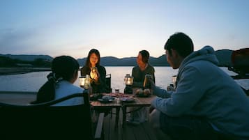 屋外ダイニングエリア