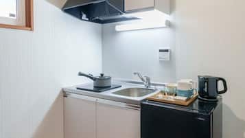 Fridge, microwave, stovetop, cookware/dishes/utensils