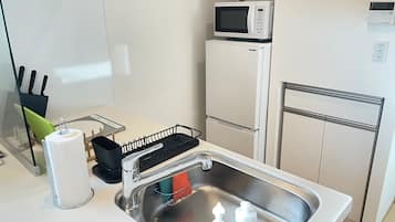 冰箱、微波炉、炉灶、厨具/餐具