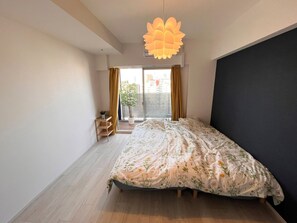 1 soverom, skrivebord, wi-fi (inkludert) og sengetøy