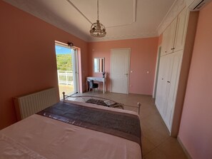 3 chambres, bureau, fer et planche à repasser, Wi-Fi gratuit