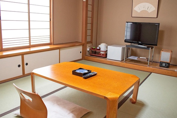 ・Japanese-style room (6 tatami mats) A spacious Japanese-style room will soothe your fatigue.