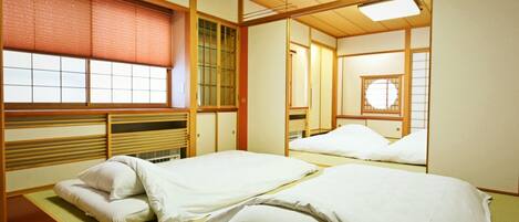 3 bedrooms, desk, iron/ironing board, free WiFi