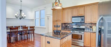 Fridge, microwave, stovetop, dishwasher