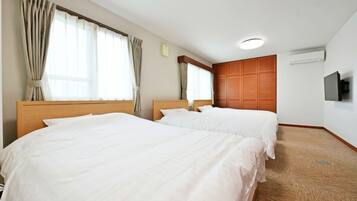 4 bedrooms, desk, iron/ironing board, free WiFi