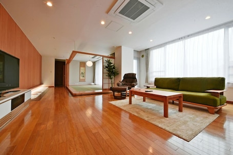 TV. Traditional apartment / Sapporo Hokkaidō