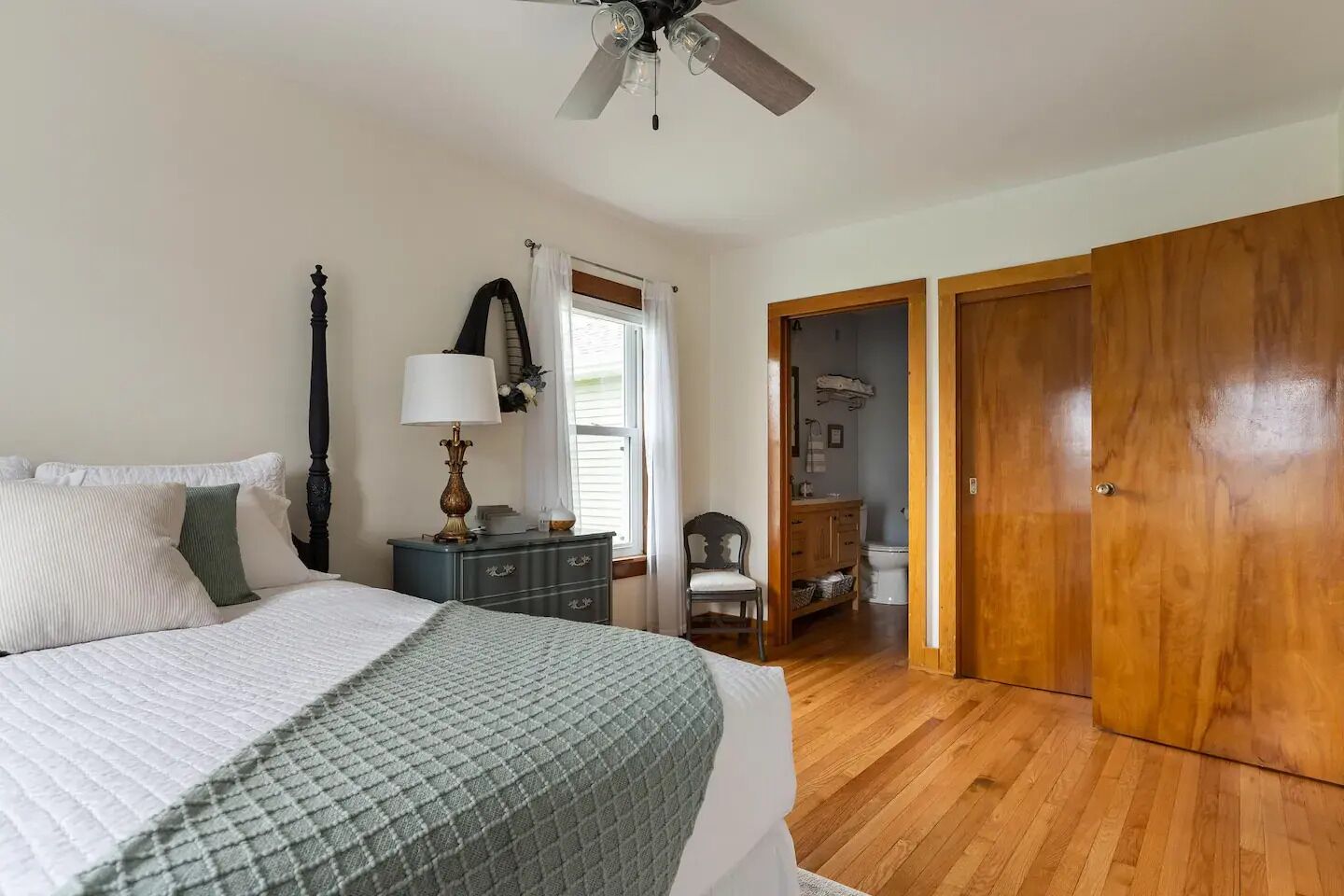 3 chambres, fer et planche à repasser, lit parapluie, Wi-Fi gratuit