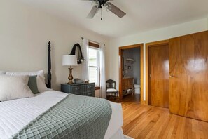 3 soverom, strykejern/-brett, reiseseng for barn og wi-fi (inkludert)