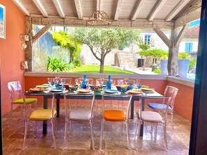 Outdoor dining - Le relais de l'ancienne gare (Sigoulès-et-Flaugeac)