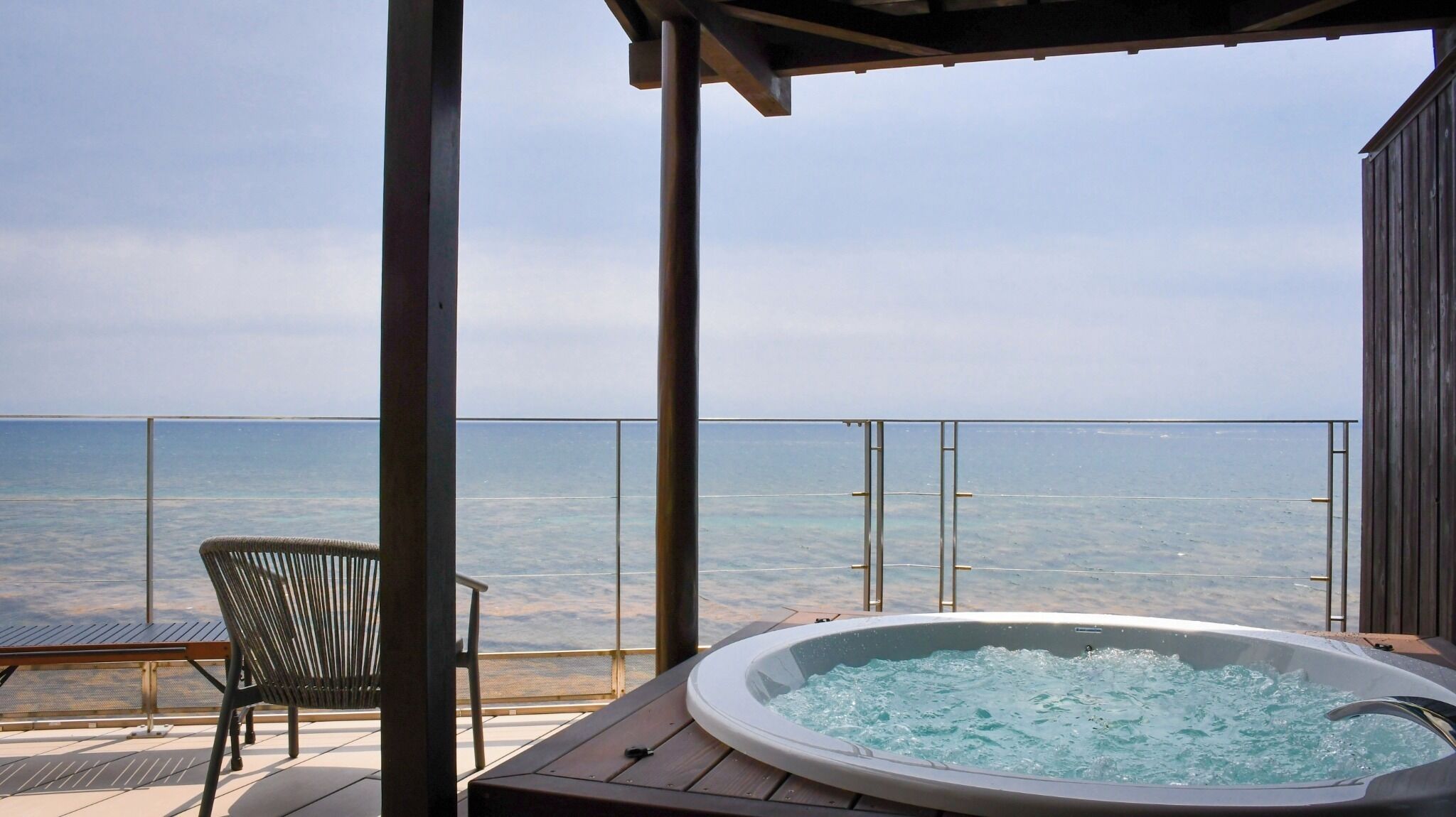 Tina de hidromasaje al aire libre