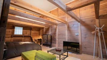 1 bedroom, desk, free WiFi, bed sheets